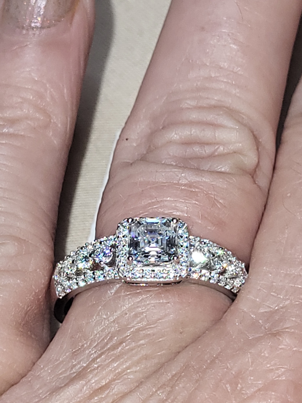 Gorgeous Moissanite Halo Solitaire Engagement Ring in 925 Silver Setting 1.25CTW